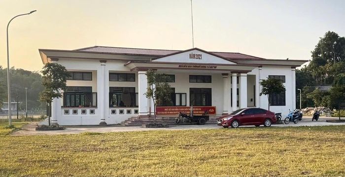 Nhà văn hóa thôn Đồi Dùng, xã Mỹ Đức được đầu tư xây dựng khang trang. Ảnh: HNM