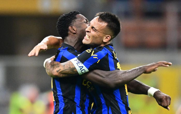 Lautaro Martinez lập cú đúp giúp Inter ngược dòng thắng Napoli 3-2 ở vòng 3 Serie A tối 5/9.
