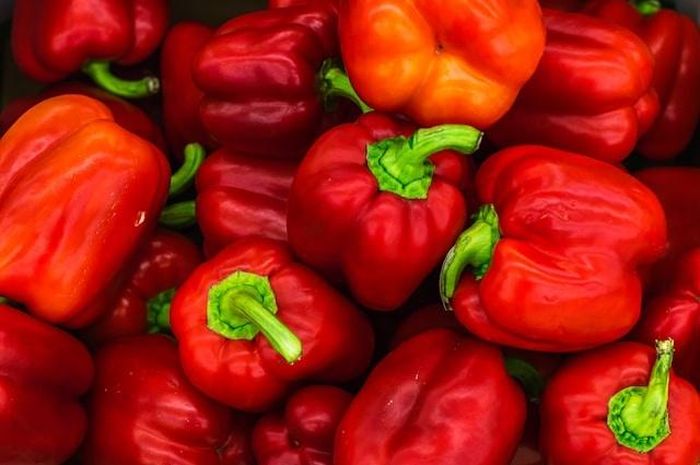  Ớt chuông giàu vitamin C và các chất chống oxy hóa, có thể góp phần giảm stress oxy hóa và hỗ trợ sức khỏe thận. Ảnh: Unsplash.