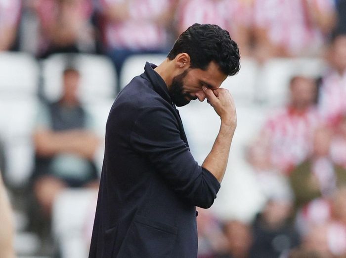Arbeloa chưa có điểm nào sau ba vòng Premier League, trong khi Fulham bắt đầu chịu sức ép từ chính khán giả nhà.