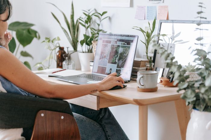 Nhiều freelancer không thực sự hào hứng vì công việc thường lặp lại, tốn thời gian và thiếu tính sáng tạo. Ảnh minh họa: Teona Swift/Pexels.