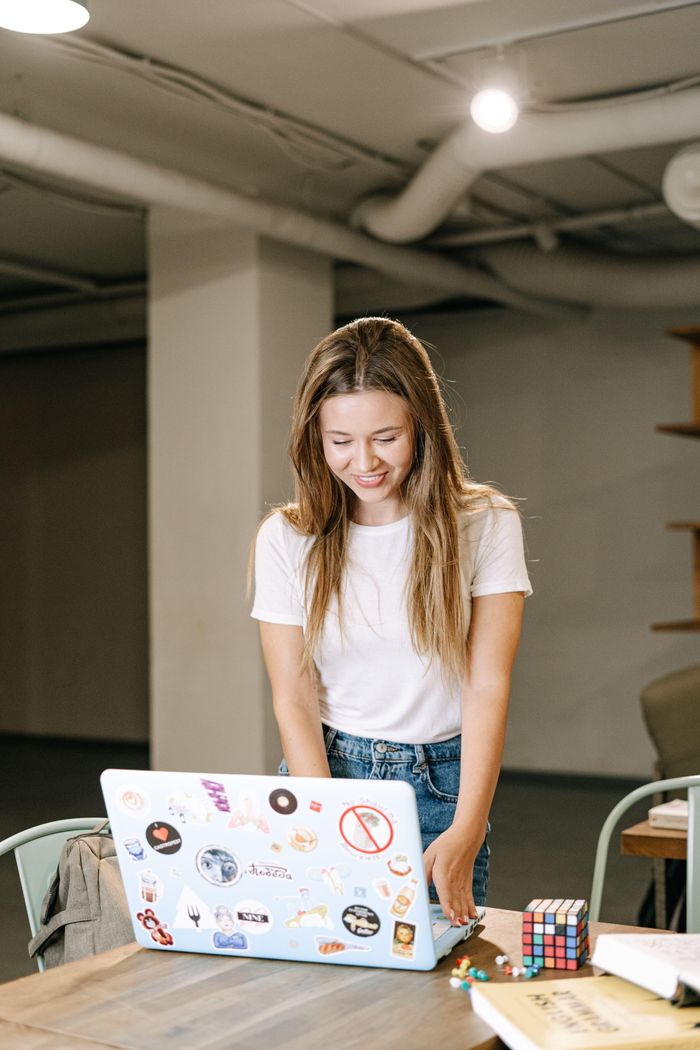  Gen Z vẫn muốn xây dựng một sự nghiệp ổn định, song thị trường việc làm ngày càng bất ổn. Ảnh minh họa: Ivan S/Pexels. 
