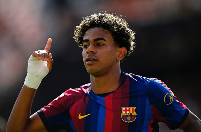 Yamal toả sáng giúp Barca thắng đậm. Ảnh: Reuters.