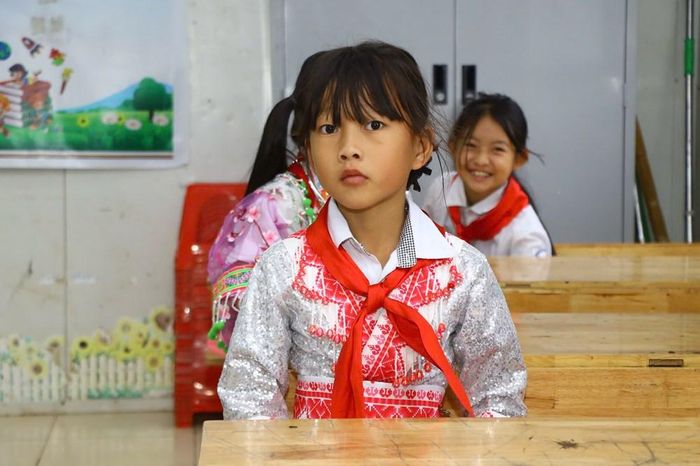 Hiện nay xóm Bản Tèn đã phát triển, từ đó giúp các em có không gian học tập tốt và khang trang hơn