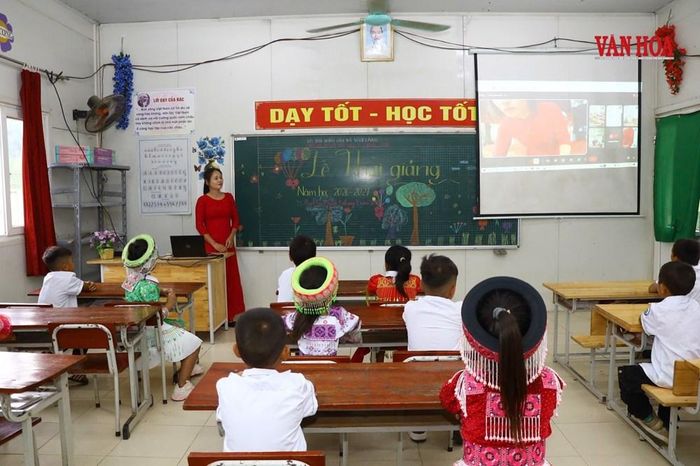100% học sinh tại điểm trường ở xóm Bản Tèn là đồng bào người Mông