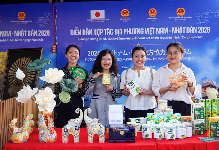 Các đơn vị tham gia không gian trưng bày, triển lãm trong khuôn khổ diễn đàn. Ảnh: S.Thùy