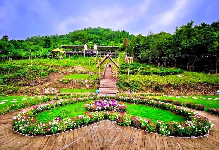 Không gian Tiệm cà phê Lưng Chừng
