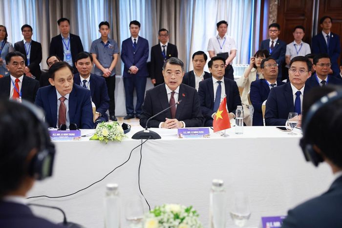 Thủ tướng Lê Minh Hưng làm việc với Đoàn đại biểu địa phương Nhật Bản. Ảnh: Dương Giang – TTXVN