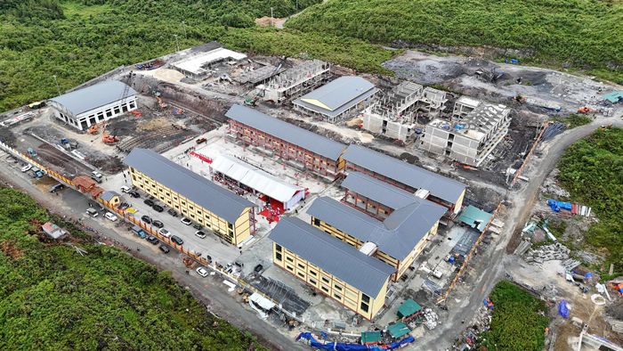 Trường Phổ thông nội trú liên cấp Tiểu học và THCS Sơn Vĩ, xã Sơn Vĩ nhìn từ trên cao
