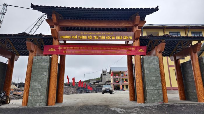 Nhiều hạng mục khác của trường vẫn đang được thi công