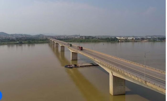 Phương tiện lưu thông trên cầu vượt biển. Công nghệ khảo sát hiện đại giúp cơ quan quản lý theo dõi, đánh giá và kịp thời phát hiện những bất thường của công trình.