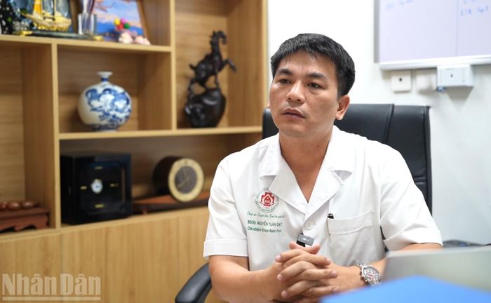Bác sĩ chuyên khoa II Nguyễn Tuấn Đạt, Chủ nhiệm Khoa Nam học - Bệnh viện Trung ương Quân đội 108 chia sẻ về "độ tuổi vàng" sinh con.