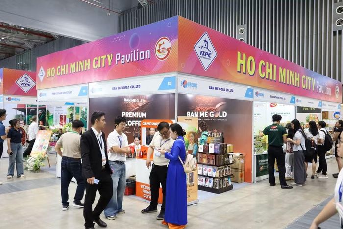 Diễn đàn Xuất khẩu 2026 và Triển lãm Kết nối chuỗi cung ứng hàng hóa quốc tế thu hút nhiều doanh nghiệp tham gia tìm hiểu cơ hội đầu tư. (Ảnh: CỘNG TÁC VIÊN)