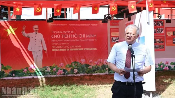 Đại sứ Nguyễn Mạnh Thắng nhấn mạnh ý nghĩa của các hoạt động giới thiệu hành trình tìm kiếm con đường giải phóng dân tộc của Chủ tịch Hồ Chí Minh vào đầu thế kỷ XX, đi qua nhiều quốc gia trên các châu lục, trong đó có Cảng Lisbon của Bồ Đào Nha. (Ảnh: TRUNG HƯNG)