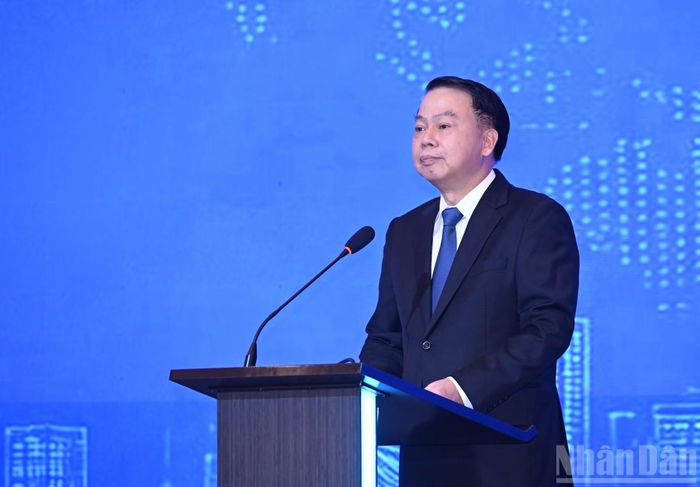 Bộ trưởng Tài chính Nguyễn Đức Chi phát biểu tại diễn đàn.