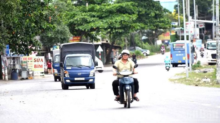 Nhiều doanh nghiệp kiến nghị điều chỉnh giờ cấm xe tải trên đường Đồng Khởi, thu hẹp phạm vi cấm xe, chỉ cấm đoạn từ cây xăng 75 đến ngã ba Amata. (Ảnh: THIÊN VƯƠNG)