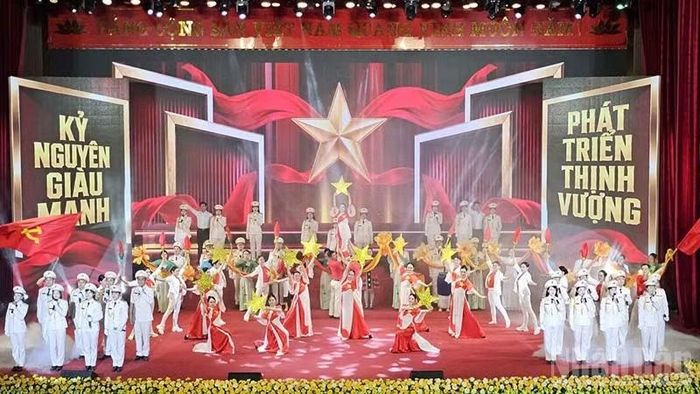 Một cảnh trong chương trình nghệ thuật do các nghệ sĩ, diễn viên và cán bộ Công an thể hiện. (Ảnh: Mai Luận)