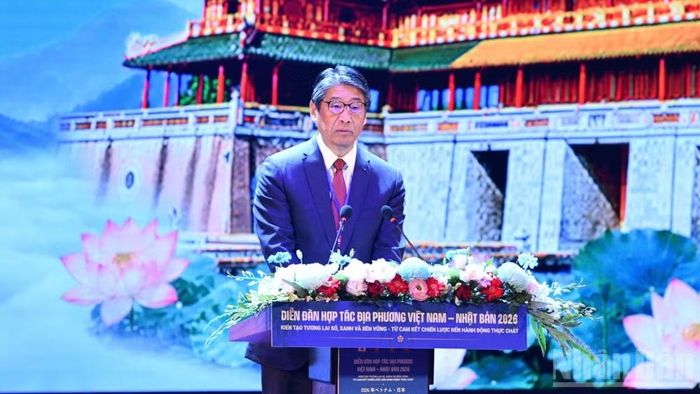  Đại sứ Nhật Bản tại Việt Nam Ito Naoki đọc Thông điệp của Thủ tướng Nhật Bản Takaichi Sanae gửi Diễn đàn. (Ảnh: THANH GIANG) 