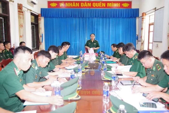 Đại tá Nguyễn Công Lực, Chỉ huy trưởng Ban Chỉ huy Bộ đội Biên phòng Nghệ An triển khai công tác kiểm tra. ( Ảnh: HT)