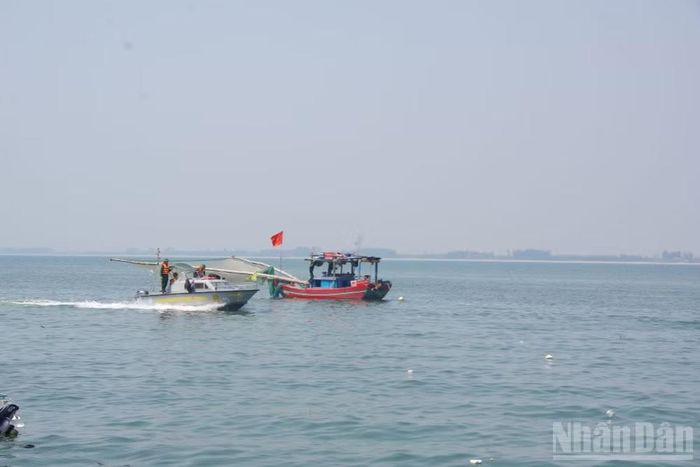 Đoàn kiểm tra công tác đăng ký tàu cá xuất nhập cảng và công tác phòng, chống IUU. ( Ảnh: HT)
