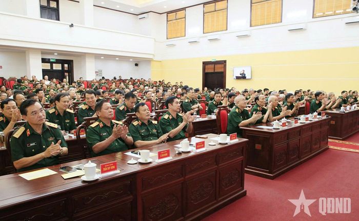  Các đại biểu dự buổi gặp mặt. 