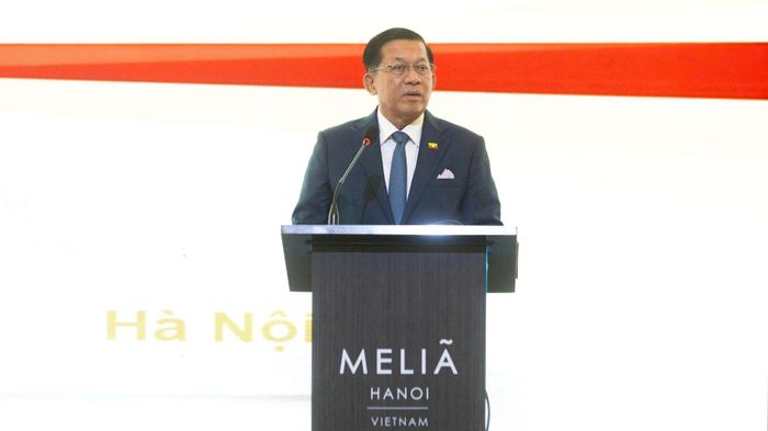 Tổng thống Myanmar Min Aung Hlaing phát biểu tại diễn đàn. Ảnh: VIỆT TRUNG