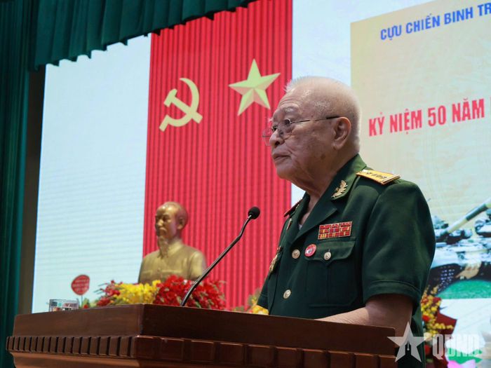 Đại tá Nguyễn Công Ngoan ôn lại kỷ niệm xưa.