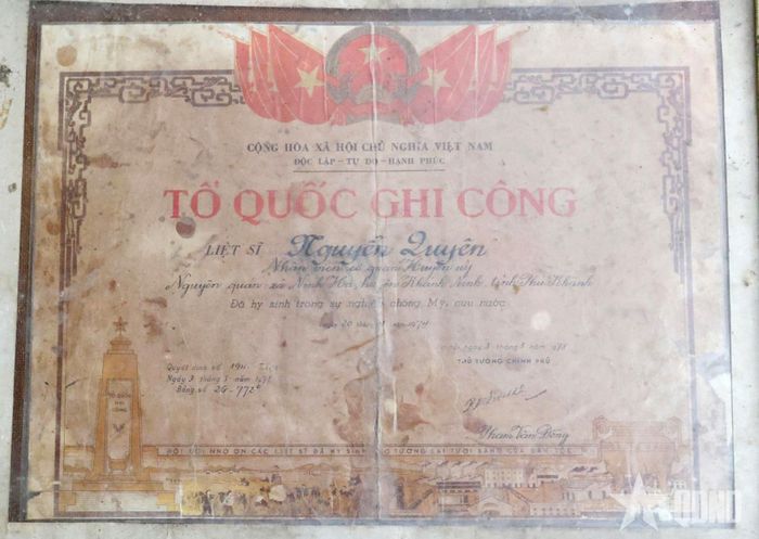 Bằng Tổ quốc ghi công liệt sĩ Nguyễn Quyên.