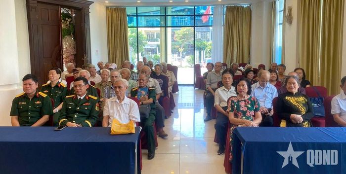  Các đại biểu và cựu chiến binh dự buổi gặp mặt. 