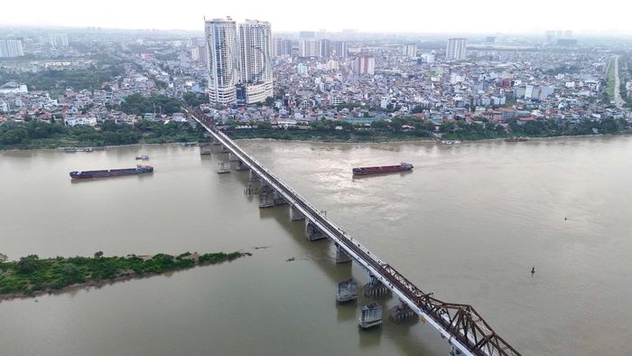 Sông Hồng (Hà Nội) nhìn từ trên cao. Ảnh: HƯNG PHẠM
