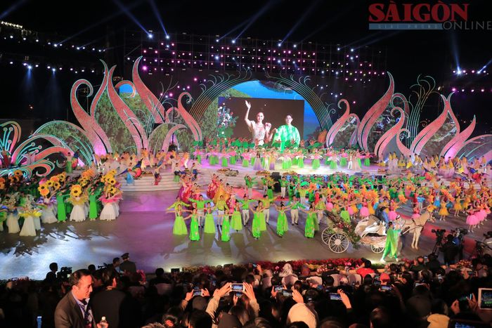 Festival Hoa Đà Lạt tổ chức tại quảng trường Lâm Viên. Ảnh: ĐOÀN KIÊN