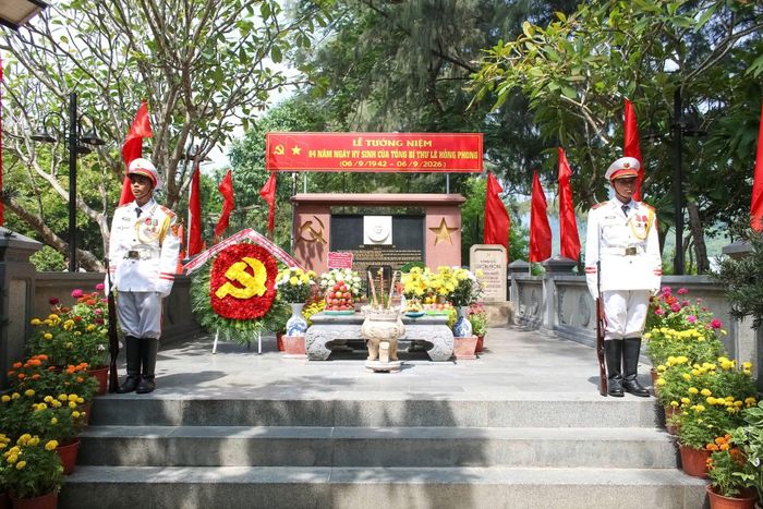  Mộ phần Tổng Bí thư Lê Hồng Phong ở khu A, Nghĩa trang Hàng Dương 