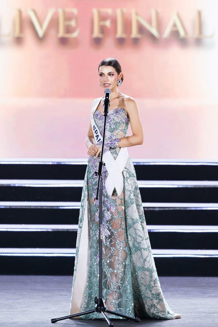 Đại diện Tây Ban Nha - Elisabeth Reynes Alabern trả lời câu hỏi về dự án Beauty With a Purpose.