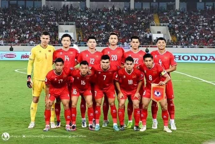 Việc sử dụng quyền thay người đặc biệt thuộc về đội bóng, với sự tham gia quan trọng của ban huấn luyện và bộ phận y tế.
