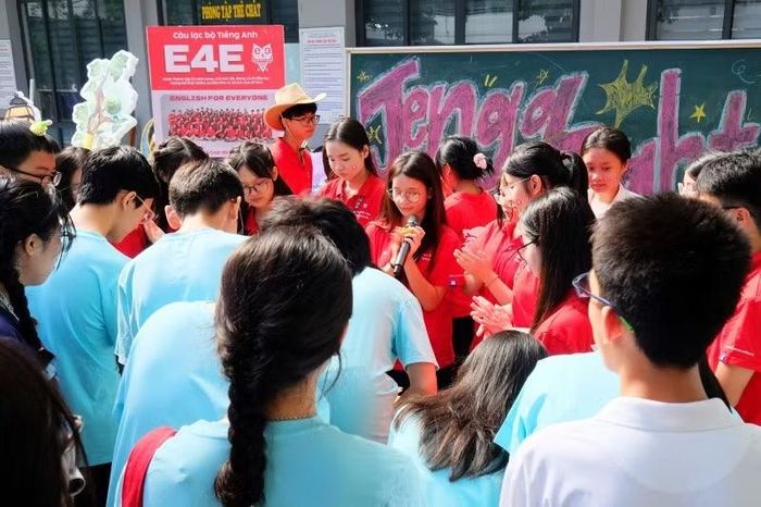 Các em học sinh được trải nghiệm rất nhiều câu lạc bộ.