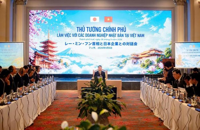 Quang cảnh buổi làm việc.