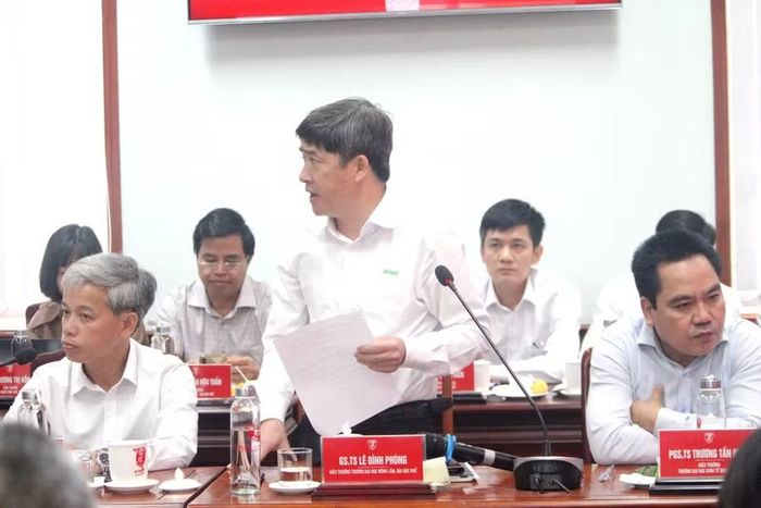 GS.TS Lê Đình Phùng, Hiệu trưởng Trường Đại học Nông Lâm, Đại học Huế cho ý kiến về việc cần quan tâm đến khối ngành nông lâm ngư vì khoảng 10 năm nữa sẽ thiếu nhân lực về lĩnh vực này.