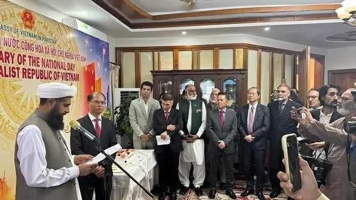Nghị sĩ Maulana Nasim Ali Shah, Đại biểu Quốc hội Pakistan phát biểu tại buổi lễ.