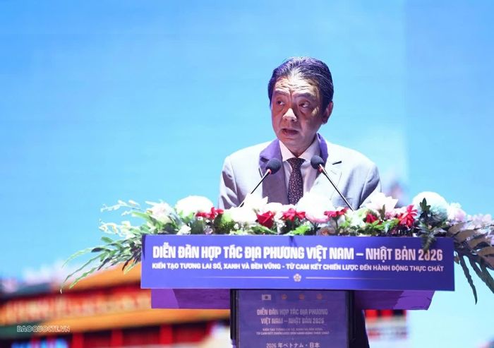 Ông Hoàng Đạo Cương, Thứ trưởng Bộ Văn hoá, Thể thao và Du lịch phát biểu dẫn đề chuyên đề 2. (Ảnh: Thành Long)