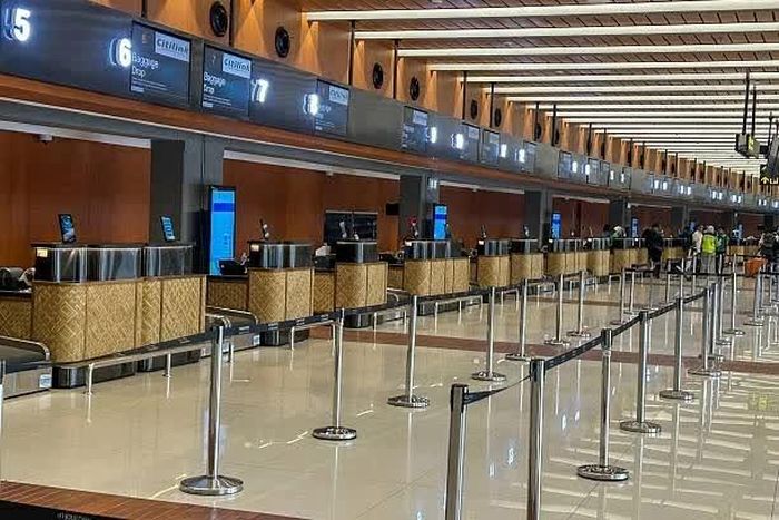 Khu vực làm thủ tục tại sân bay Soekarno-Hatta vắng khách sau khi các hãng hàng không hủy chuyến do tro bụi từ núi lửa Anak Krakatau, Tangerang, Indonesia, ngày 6/9. (Nguồn: Getty Images)