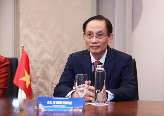 Ủy viên Bộ Chính trị, Bộ trưởng Ngoại giao Lê Hoài Trung cảm ơn và mong muốn chính quyền tỉnh Nara tiếp tục quan tâm, hỗ trợ và tạo điều kiện thuận lợi cho cộng đồng người Việt Nam đang sinh sống, học tập và làm việc tại tỉnh. (Ảnh: Thành Long)