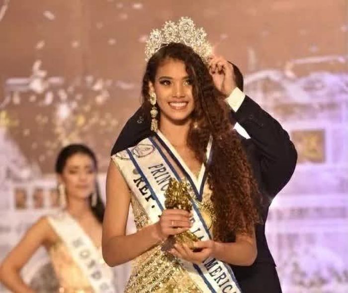 Joheirry Mola đoạt danh hiệu Hoa khôi tuổi Teen của Cộng hòa Dominica (Miss Teen Américas RD) ở tuổi 16. (Nguồn: Ngôi sao)