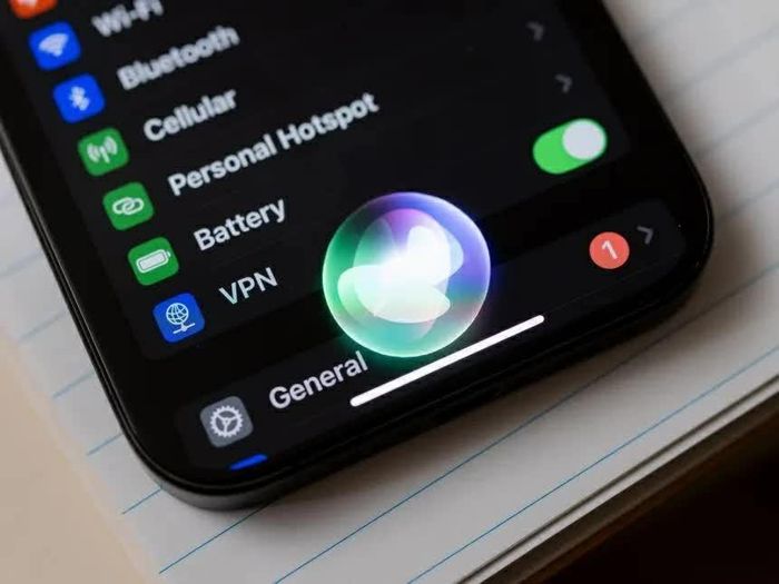 Bong bóng nhắc lệnh Siri trên iPhone được chụp vào tháng 2. Apple đã trì hoãn phiên bản Siri mới đến mùa thu năm nay. (Nguồn: Getty Images)