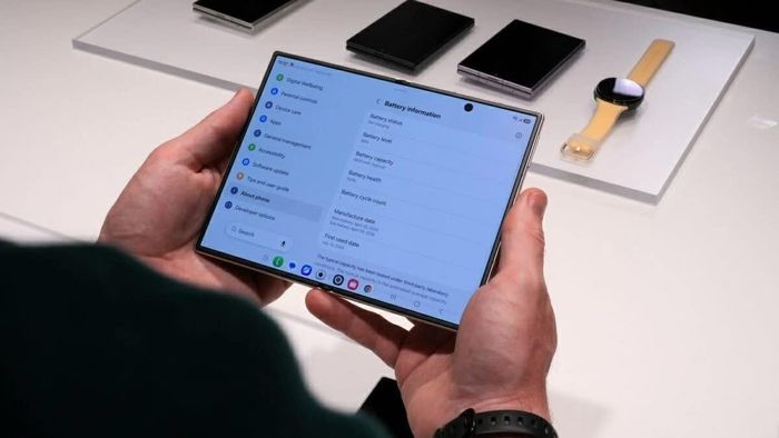 Khả năng sạc được Samsung chú trọng trên bộ đôi Galaxy Z Fold8.