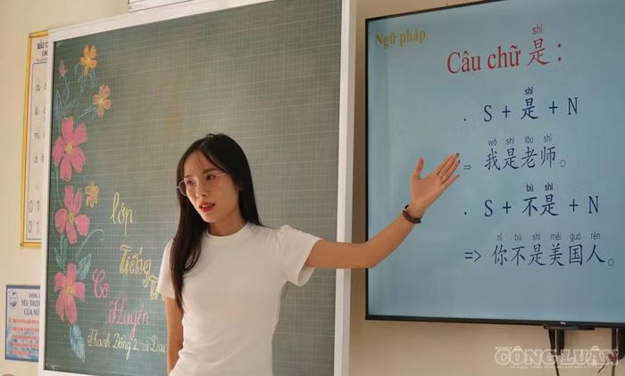 Sau thời gian đi làm công nhân, Huyền ôn thi lại và đậu đại học. Ảnh: Kim Long