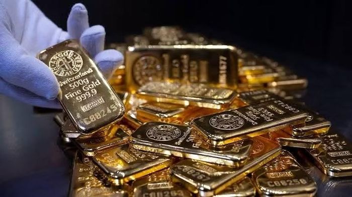 Cột mốc vàng vượt trái phiếu Kho bạc Mỹ không phải là dấu hiệu cho thấy vàng đã thay thế đồng USD. Ảnh: ABC News