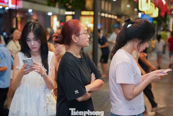 Công Toàn đã biết thông tin địa điểm này sẽ dừng phục vụ và chuyển sang mô hình, vị trí kinh doanh mới. Tuy nhiên, việc không còn được mua kem tại địa chỉ quen thuộc vẫn khiến anh có cảm giác hụt hẫng.