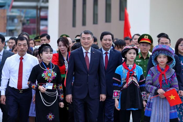 Thủ tướng Lê Minh Hưng dự khai giảng năm học mới tại Trường Phổ thông nội trú Mường Khương, xã Mường Khương, tỉnh Lào Cai. Ảnh: Đoàn Bắc