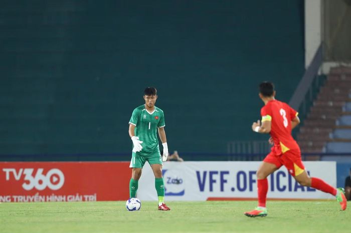 Thủ môn Hoa Xuân Tín vẫn đang chơi tốt.