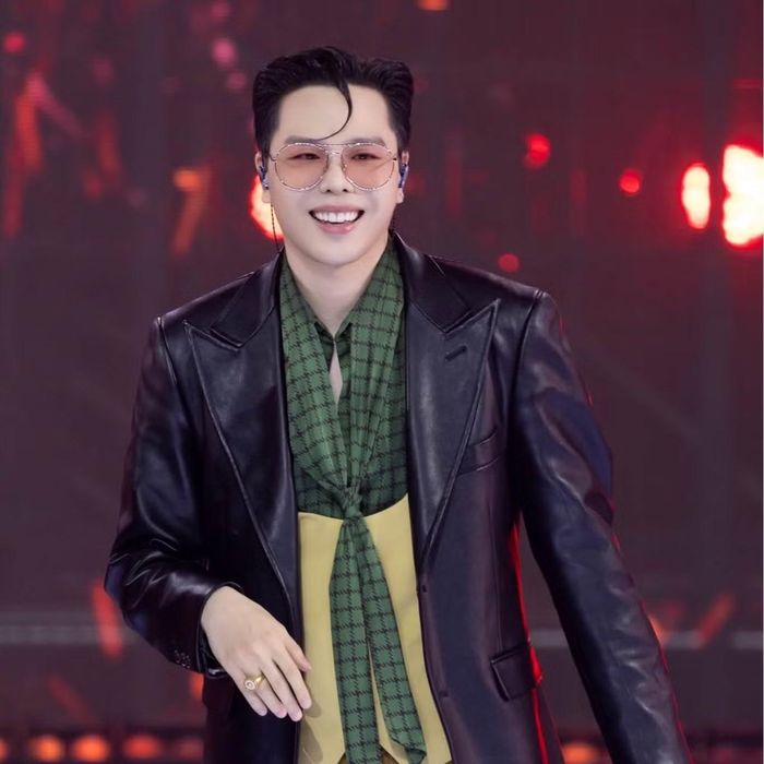 Trịnh Thăng Bình vượt qua áp lực ở game show.